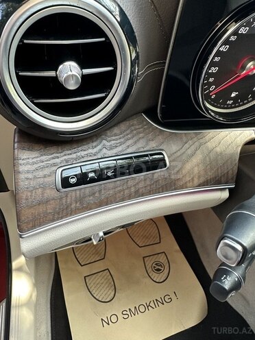 Mercedes E 300 4MATIC-10
