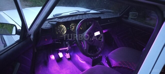 LADA (VAZ) 2107-2