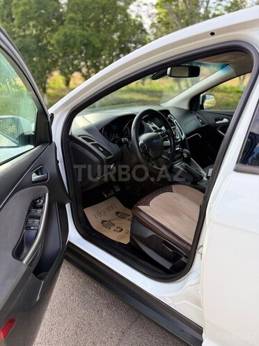 Ford Focus-10