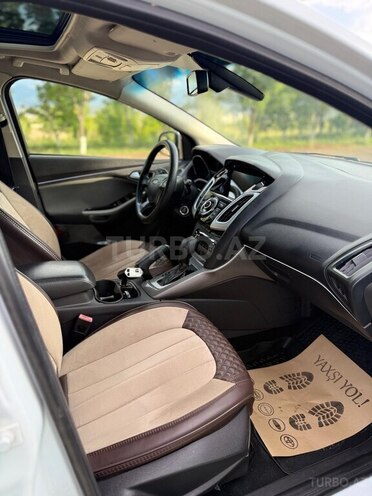 Ford Focus-11