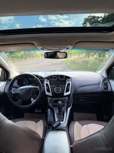 Ford Focus-12