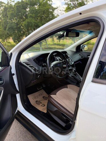 Ford Focus-13