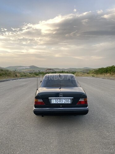 Mercedes 250 D-2