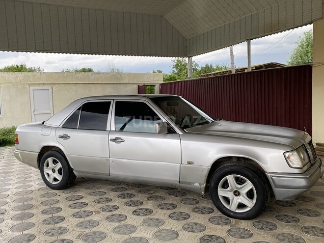 Mercedes 220 E-8