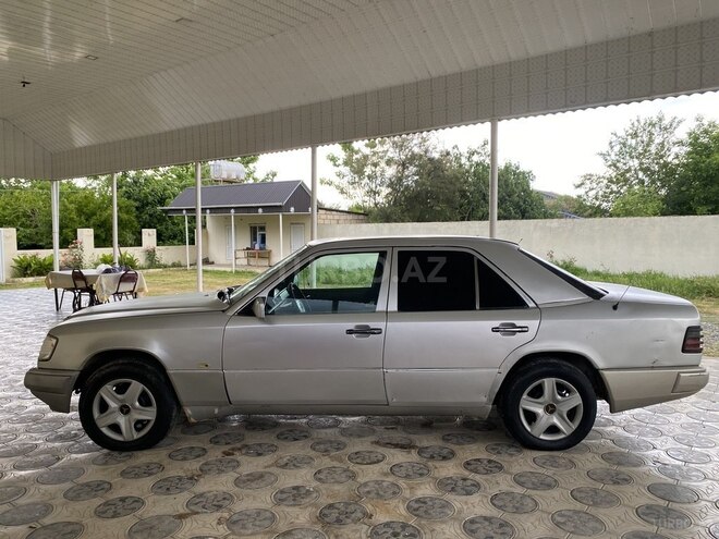 Mercedes 220 E-7