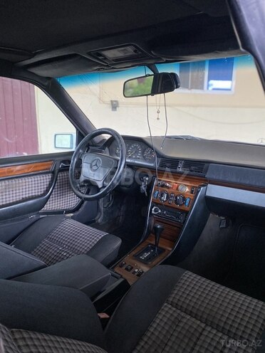 Mercedes 220 E-5