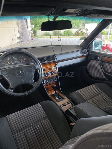 Mercedes 220 E-4