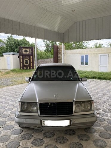 Mercedes 220 E-1