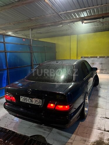 Mercedes E 220-2