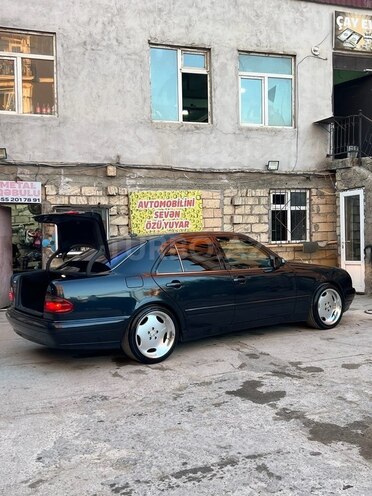 Mercedes E 220-4
