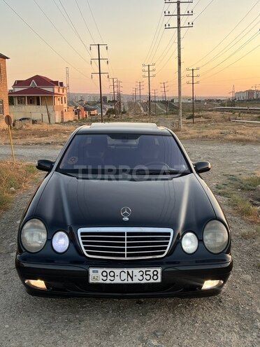 Mercedes E 220-1