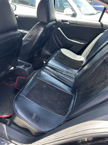 Volkswagen Jetta-6