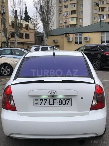 Hyundai Accent-2