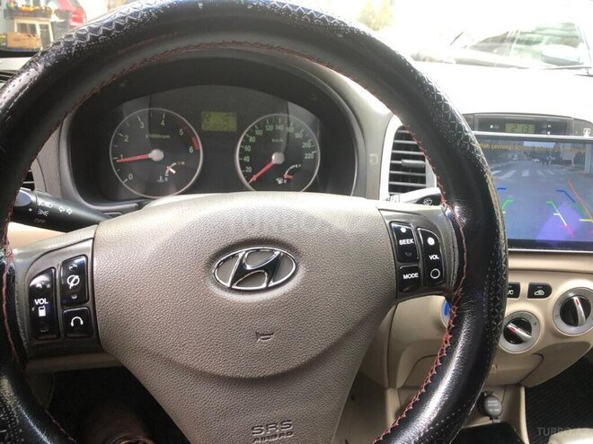 Hyundai Accent-8