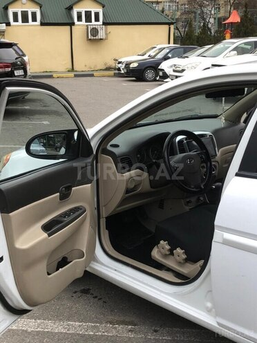 Hyundai Accent-6