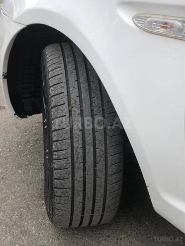 Hyundai Accent-9