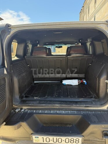Hummer H3-6