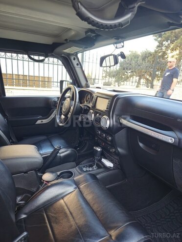 Jeep Wrangler-11
