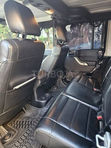 Jeep Wrangler-12