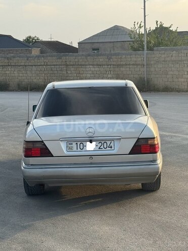 Mercedes E 220-10