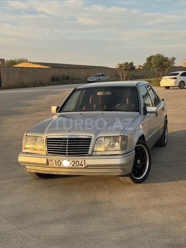Mercedes E 220-12
