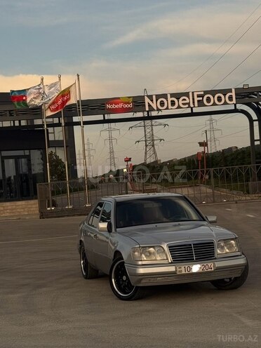 Mercedes E 220-1