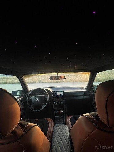 Mercedes E 220-13