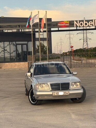 Mercedes E 220-2