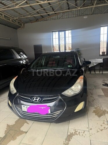Hyundai Elantra-1