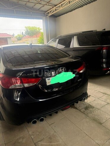 Hyundai Elantra-8