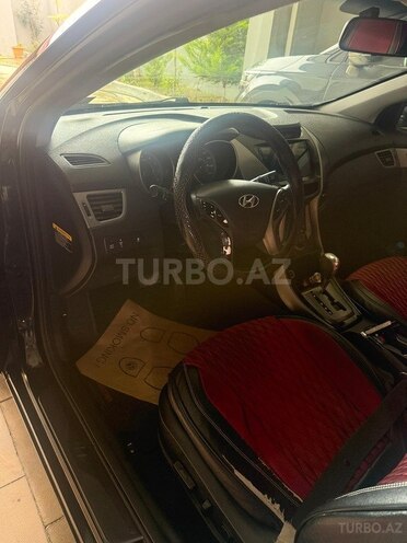Hyundai Elantra-4