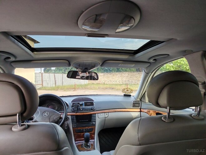 Mercedes E 220-12