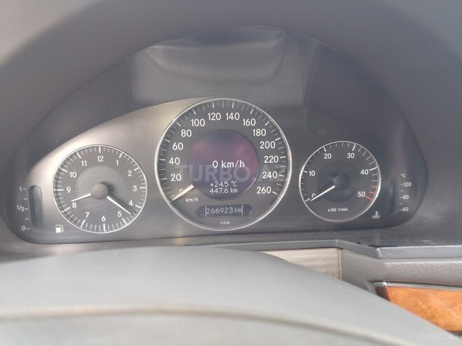 Mercedes E 220-17