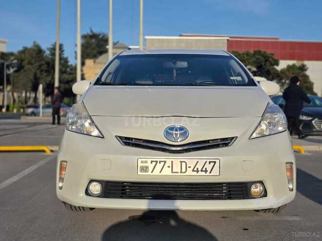 Toyota Prius V-7