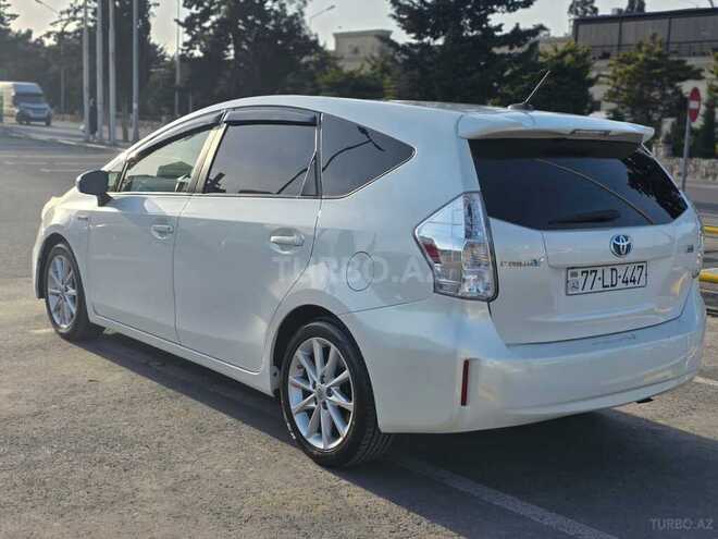 Toyota Prius V-10