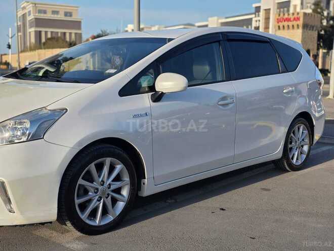 Toyota Prius V-8