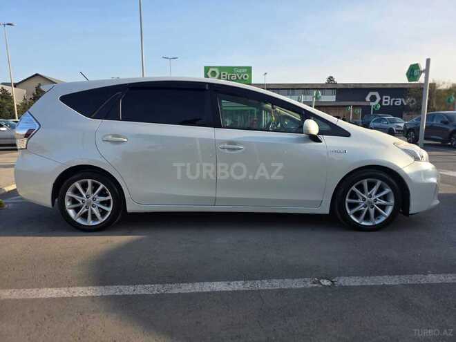 Toyota Prius V-6