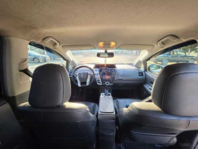 Toyota Prius V-5