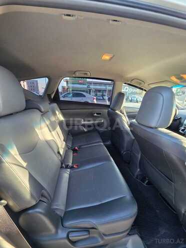 Toyota Prius V-3
