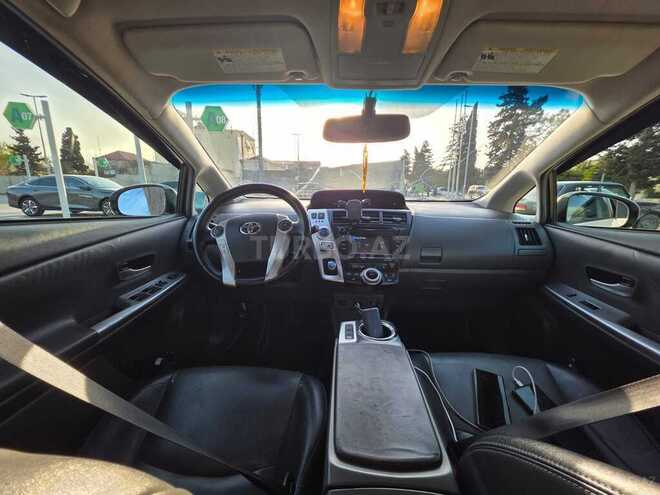 Toyota Prius V-4