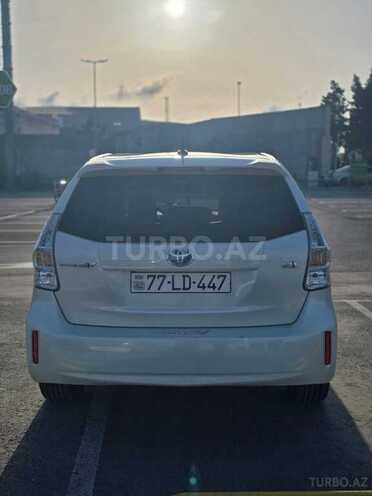 Toyota Prius V-11