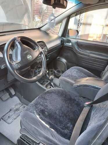 Opel Zafira-6