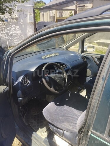 Volkswagen Sharan-5