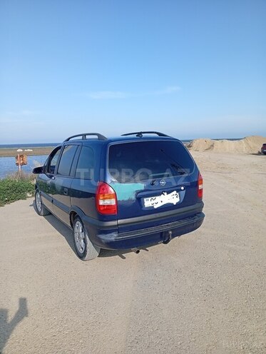 Opel Zafira-8