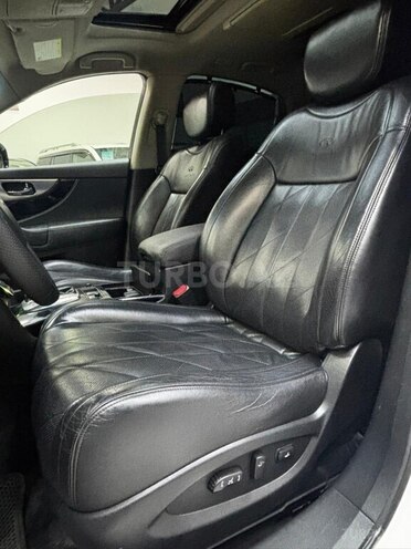 Infiniti FX35-10