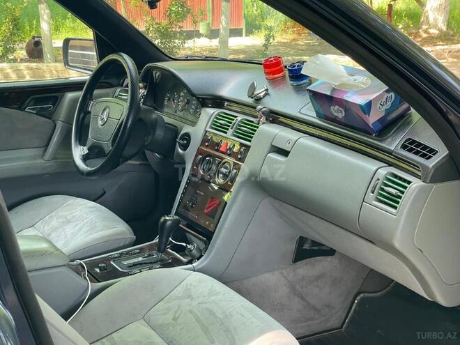 Mercedes E 230-7