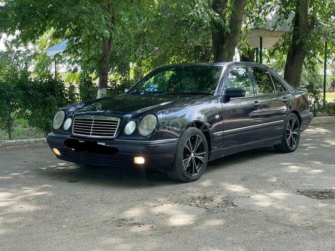 Mercedes E 230-3