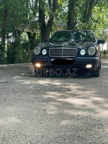 Mercedes E 230-1