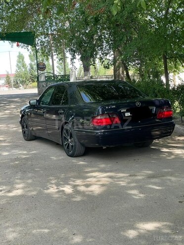 Mercedes E 230-4