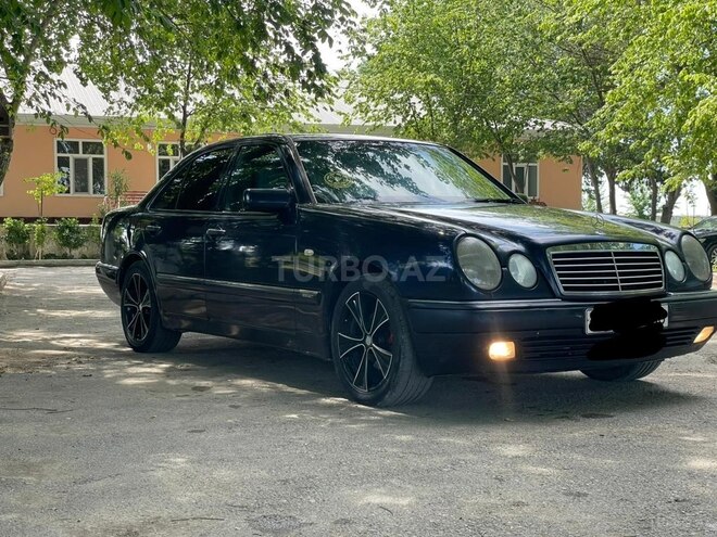Mercedes E 230-2